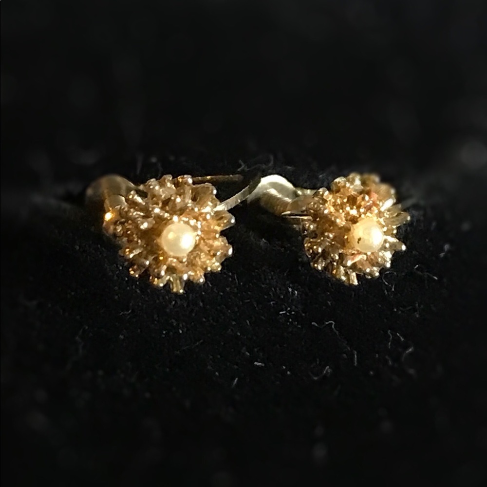 🟠 5/20 Dainty Vintage Golden Pearl earrings
